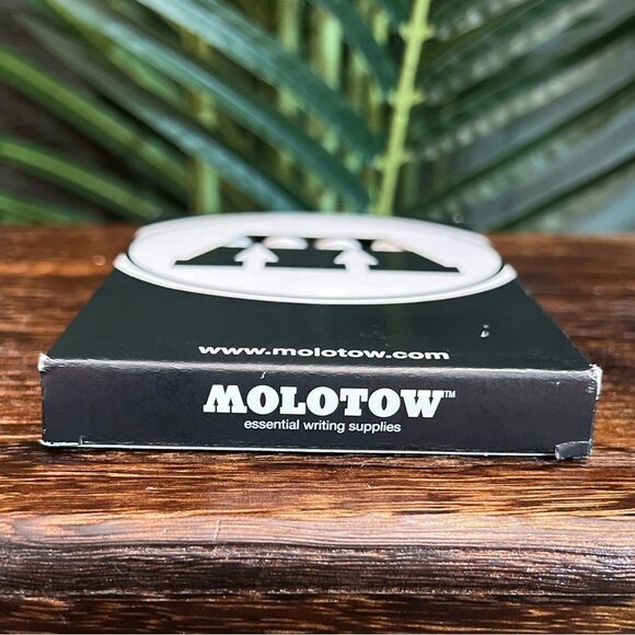 Molotow One4All Acrylic Pump Marker in Signal White. 4 mm Tip. 6-Pack. NIB! - Picture 10 of 11